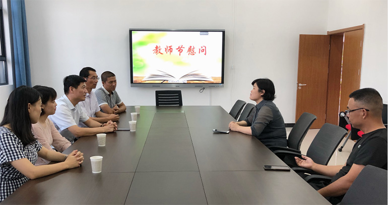 情系教育事業(yè)，慰問(wèn)溫暖人心