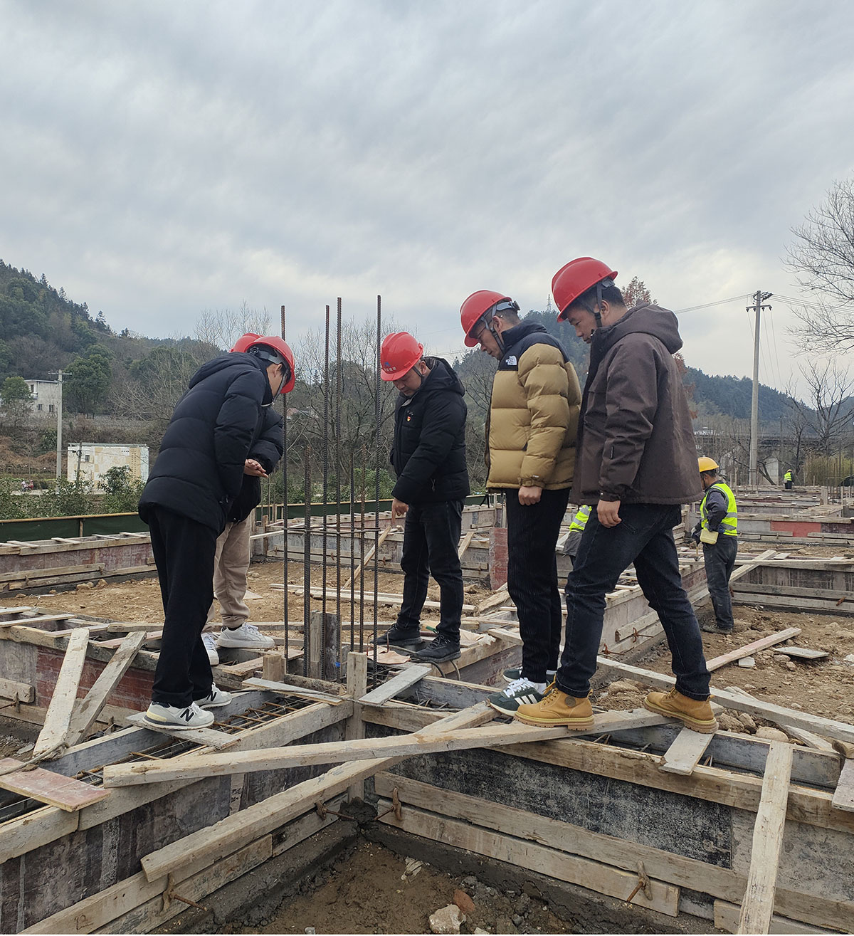 黨建引領進工地，支部聯動促發(fā)展